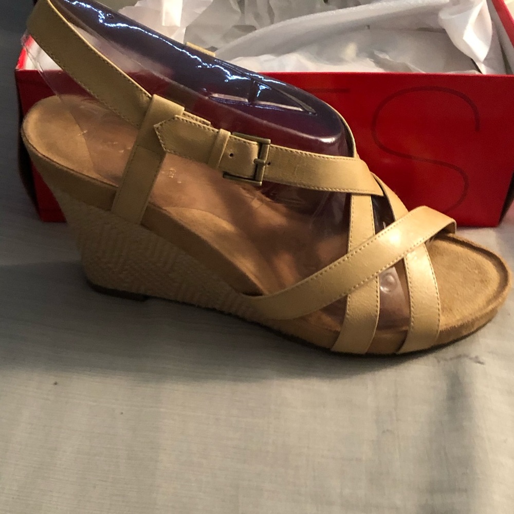 Brand new Aerosoles wedge